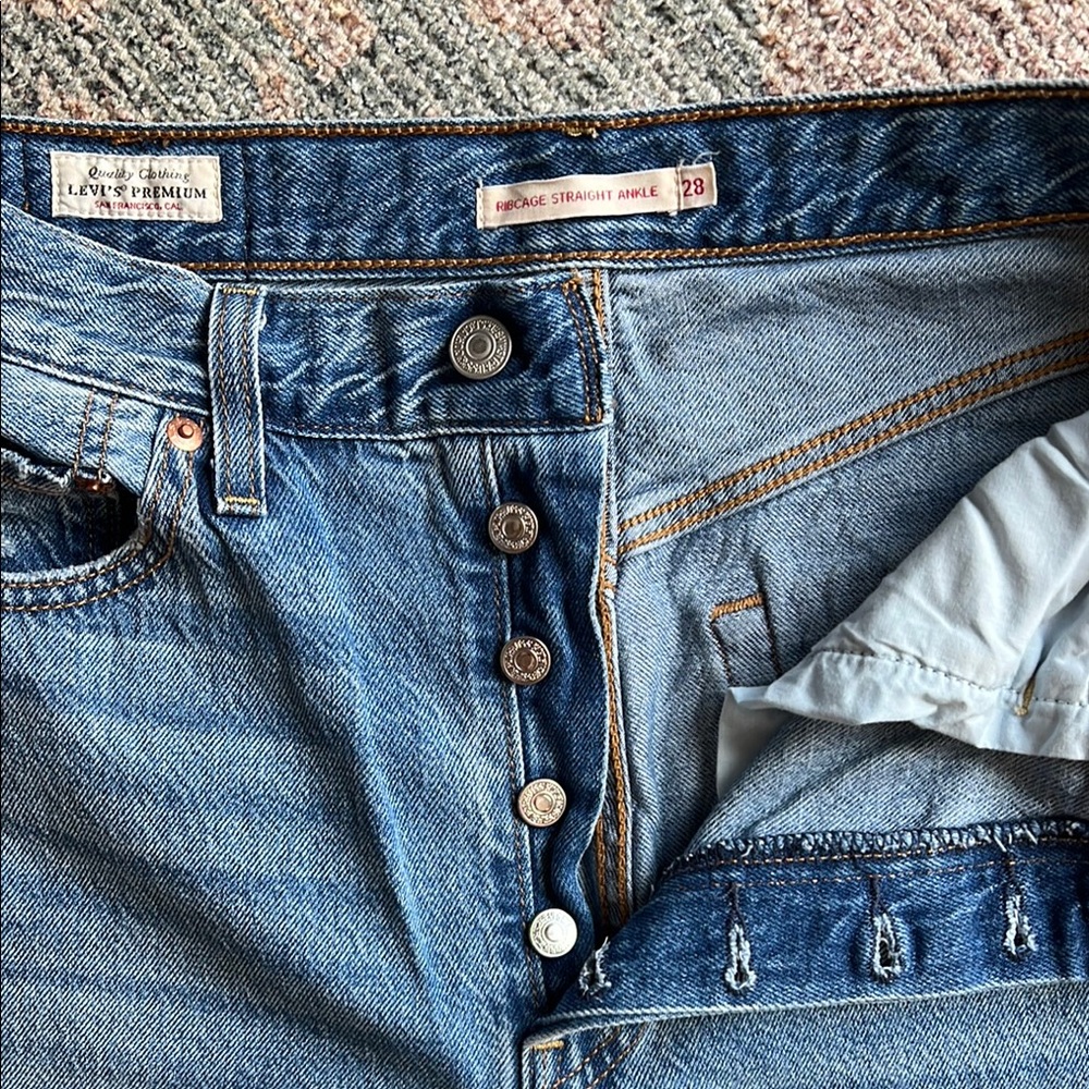 Levi’s rib cage straight ankle Jeans - Picture 2 of 11